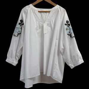 NWT Ann Fauntain White Blouse with Floral Embroidery